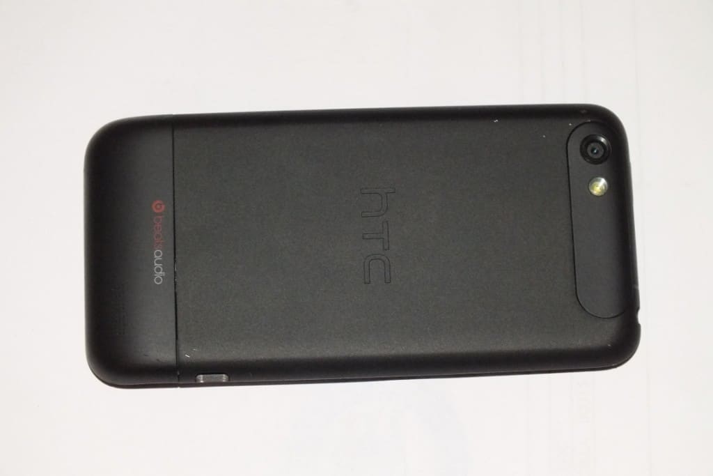повреждения корпуса HTC One V